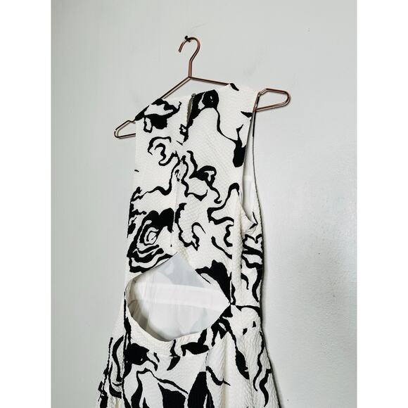 TANYA TAYLOR Black & White Floral Jackie Matelessé Open Back A-Line Dress Size 8 - Picture 9 of 10